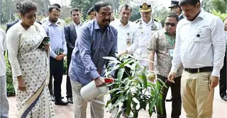 সংসদ প্রাঙ্গণে গাছ লাগালেন স্পিকার ও ডেপুটি স্পিকার